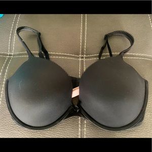 Black padded bra